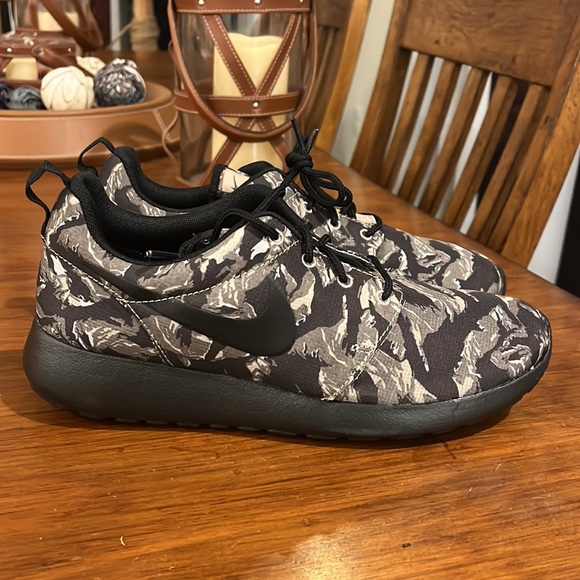 Nike Rosherun Print Jungle Camo shoes sneakers new 655206 022 Mens Size 11 - Picture 3 of 12